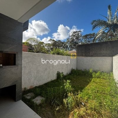 Casa com 103m², 2 quartos (sendo 2 suítes), 1 garagem, no bairro São João do Rio Vermelho em Florianópolis