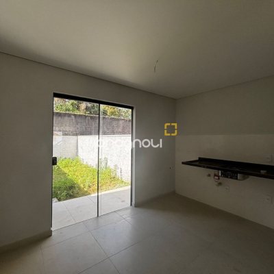 Casa com 103m², 2 quartos (sendo 2 suítes), 1 garagem, no bairro São João do Rio Vermelho em Florianópolis