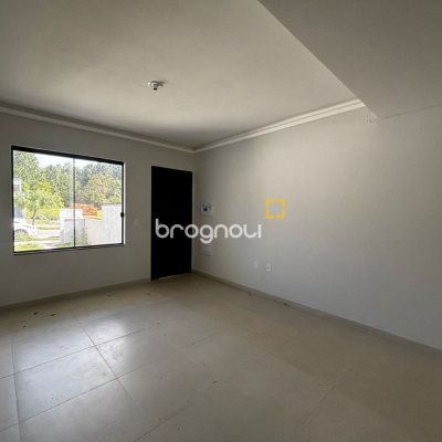 Casa com 103m², 2 quartos (sendo 2 suítes), 1 garagem, no bairro São João do Rio Vermelho em Florianópolis