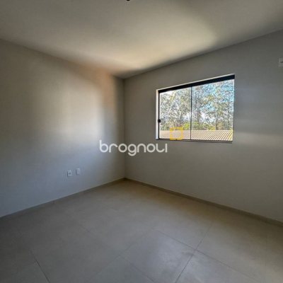 Casa com 103m², 2 quartos (sendo 2 suítes), 1 garagem, no bairro São João do Rio Vermelho em Florianópolis