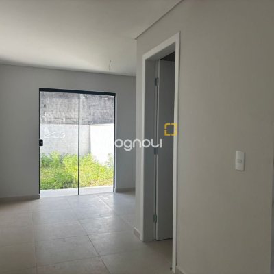 Casa com 103m², 2 quartos (sendo 2 suítes), 1 garagem, no bairro São João do Rio Vermelho em Florianópolis