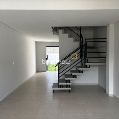 Casa com 103m², 2 quartos (sendo 2 suítes), 1 garagem, no bairro São João do Rio Vermelho em Florianópolis