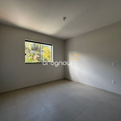 Casa com 103m², 2 quartos (sendo 2 suítes), 1 garagem, no bairro São João do Rio Vermelho em Florianópolis