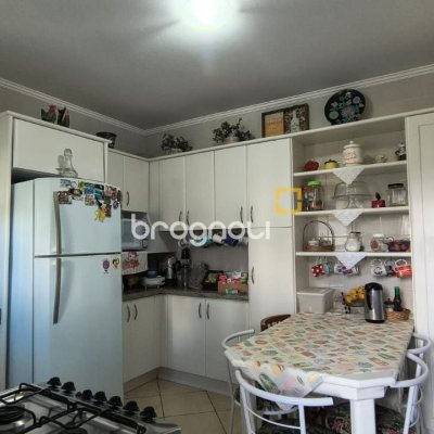 Apartamento com 133m², 3 quartos (sendo 1 suíte), 1 garagem, no bairro Balneário em Florianópolis