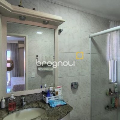 Apartamento com 133m², 3 quartos (sendo 1 suíte), 1 garagem, no bairro Balneário em Florianópolis