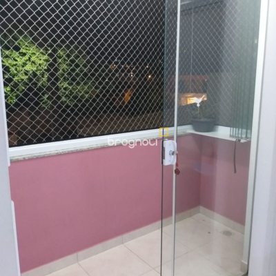 Apartamento com 59m², 2 quartos, 1 garagem, no bairro Forquilhinha em São José