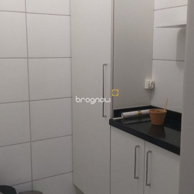 Apartamento com 59m², 2 quartos, 1 garagem, no bairro Forquilhinha em São José