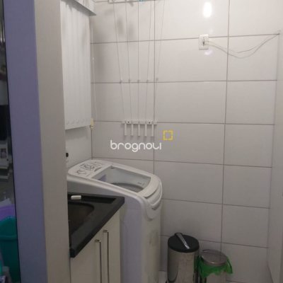 Apartamento com 59m², 2 quartos, 1 garagem, no bairro Forquilhinha em São José