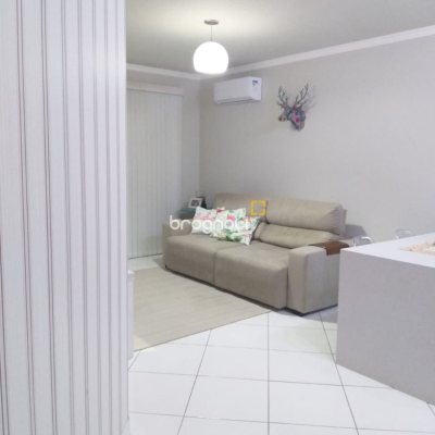Apartamento com 59m², 2 quartos, 1 garagem, no bairro Forquilhinha em São José