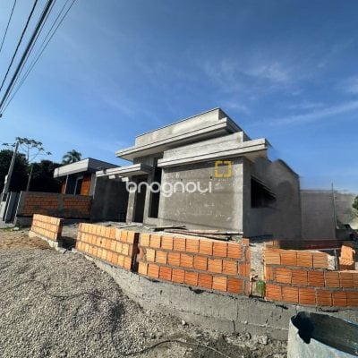 Casa com 75m², 2 quartos (sendo 1 suíte), 1 garagem, no bairro Forquilhas em São José