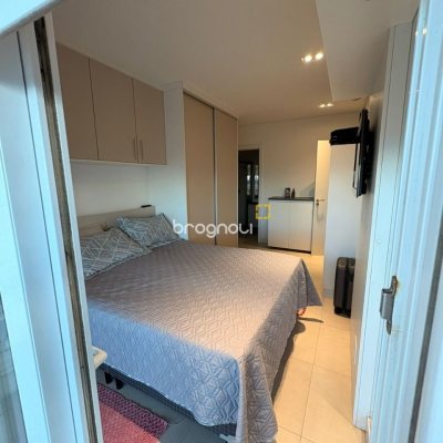Apartamento com 80m², 2 quartos (sendo 1 suíte), 2 garagens, no bairro São João do Rio Vermelho em Florianópolis