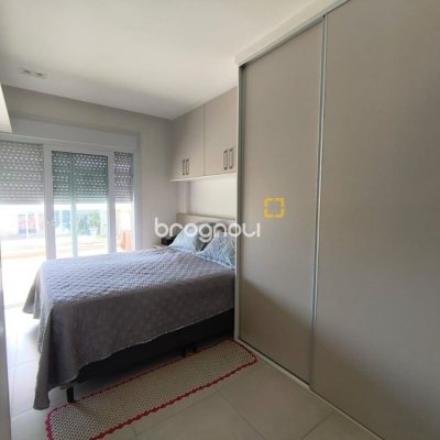 Apartamento com 80m², 2 quartos (sendo 1 suíte), 2 garagens, no bairro São João do Rio Vermelho em Florianópolis
