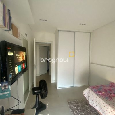Apartamento com 80m², 2 quartos (sendo 1 suíte), 2 garagens, no bairro São João do Rio Vermelho em Florianópolis