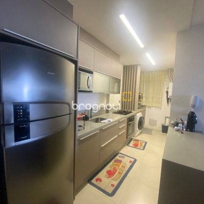 Apartamento com 80m², 2 quartos (sendo 1 suíte), 2 garagens, no bairro São João do Rio Vermelho em Florianópolis