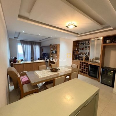 Apartamento com 80m², 2 quartos (sendo 1 suíte), 2 garagens, no bairro São João do Rio Vermelho em Florianópolis