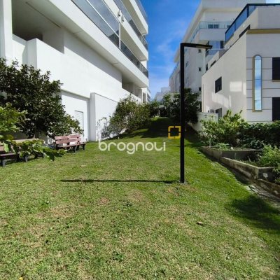Apartamento com 80m², 2 quartos (sendo 1 suíte), 2 garagens, no bairro São João do Rio Vermelho em Florianópolis