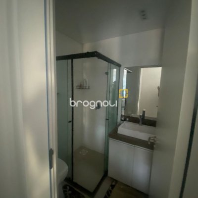 Apartamento com 80m², 2 quartos (sendo 1 suíte), 2 garagens, no bairro São João do Rio Vermelho em Florianópolis