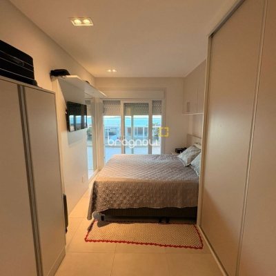 Apartamento com 80m², 2 quartos (sendo 1 suíte), 2 garagens, no bairro São João do Rio Vermelho em Florianópolis