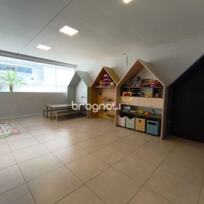 Apartamento com 80m², 2 quartos (sendo 1 suíte), 2 garagens, no bairro São João do Rio Vermelho em Florianópolis