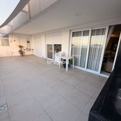 Apartamento com 80m², 2 quartos (sendo 1 suíte), 2 garagens, no bairro São João do Rio Vermelho em Florianópolis