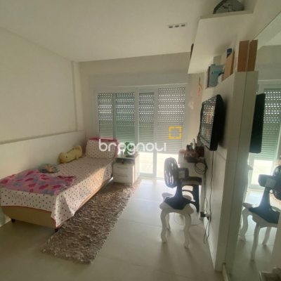 Apartamento com 80m², 2 quartos (sendo 1 suíte), 2 garagens, no bairro São João do Rio Vermelho em Florianópolis