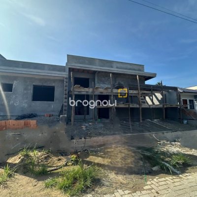 Casa com 78m², 2 quartos (sendo 1 suíte), 1 garagem, no bairro Forquilhas em São José