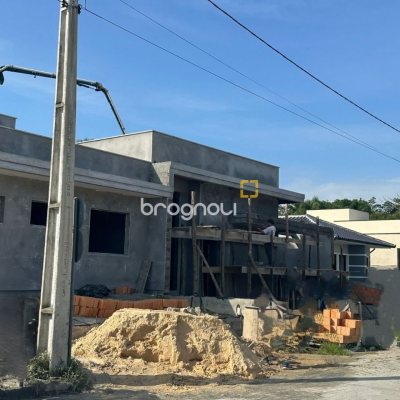 Casa com 78m², 2 quartos (sendo 1 suíte), 1 garagem, no bairro Forquilhas em São José