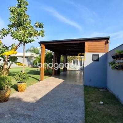 Casa de Condomínio com 105m², 2 quartos, 2 garagens, no bairro São João do Rio Vermelho em Florianópolis