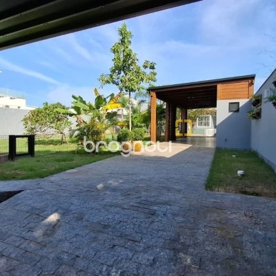 Casa de Condomínio com 105m², 2 quartos, 2 garagens, no bairro São João do Rio Vermelho em Florianópolis