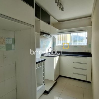 Casa de Condomínio com 105m², 2 quartos, 2 garagens, no bairro São João do Rio Vermelho em Florianópolis