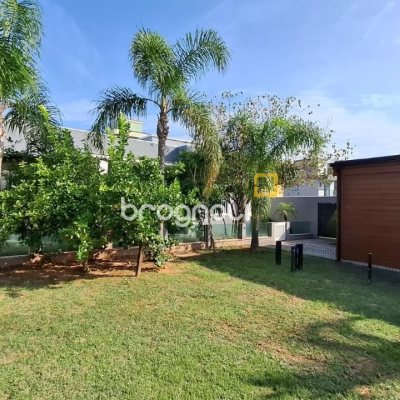 Casa de Condomínio com 105m², 2 quartos, 2 garagens, no bairro São João do Rio Vermelho em Florianópolis