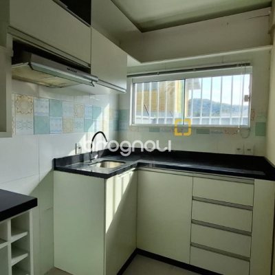 Casa de Condomínio com 105m², 2 quartos, 2 garagens, no bairro São João do Rio Vermelho em Florianópolis