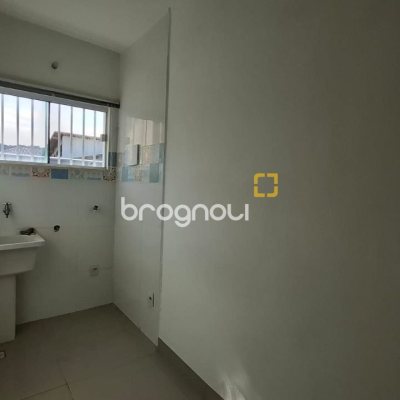 Casa de Condomínio com 105m², 2 quartos, 2 garagens, no bairro São João do Rio Vermelho em Florianópolis