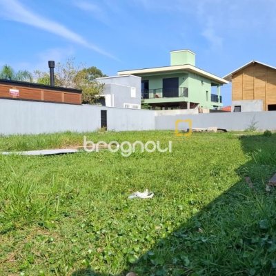 Terreno com 459m², no bairro São João do Rio Vermelho em Florianópolis