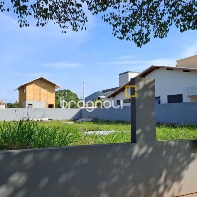 Terreno com 459m², no bairro São João do Rio Vermelho em Florianópolis