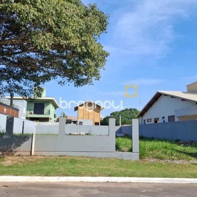 Terreno com 459m², no bairro São João do Rio Vermelho em Florianópolis