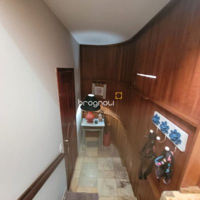 Casa com 310m², 5 quartos (sendo 2 suítes), 4 garagens, no bairro Coqueiros em Florianópolis
