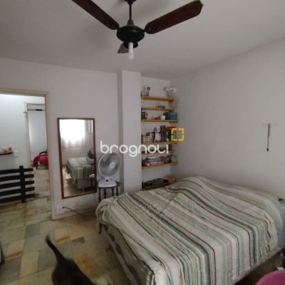 Casa com 310m², 5 quartos (sendo 2 suítes), 4 garagens, no bairro Coqueiros em Florianópolis