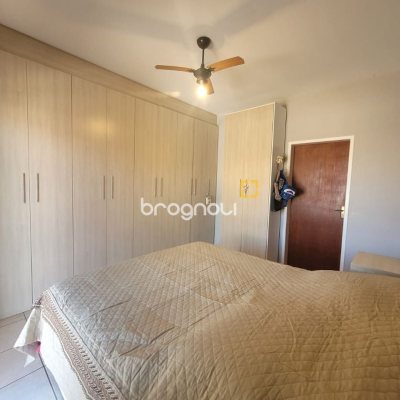 Casa com 310m², 5 quartos (sendo 2 suítes), 4 garagens, no bairro Coqueiros em Florianópolis