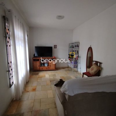 Casa com 310m², 5 quartos (sendo 2 suítes), 4 garagens, no bairro Coqueiros em Florianópolis