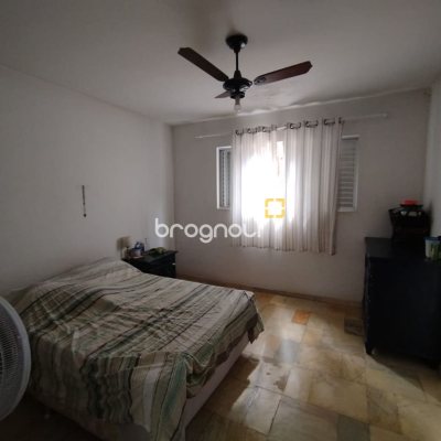 Casa com 310m², 5 quartos (sendo 2 suítes), 4 garagens, no bairro Coqueiros em Florianópolis