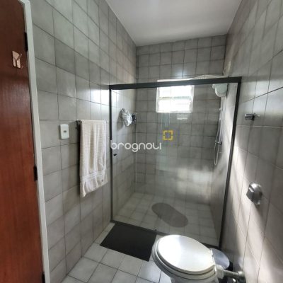 Casa com 310m², 5 quartos (sendo 2 suítes), 4 garagens, no bairro Coqueiros em Florianópolis