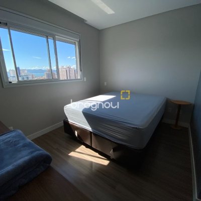 Apartamento com 111m², 3 quartos (sendo 2 suítes), 2 garagens, no bairro Estreito em Florianópolis