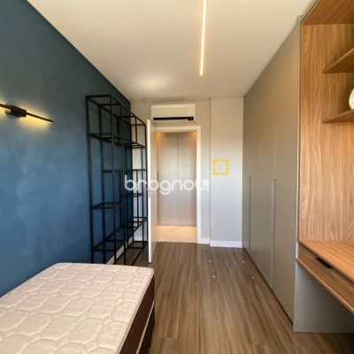 Apartamento com 111m², 3 quartos (sendo 2 suítes), 2 garagens, no bairro Estreito em Florianópolis