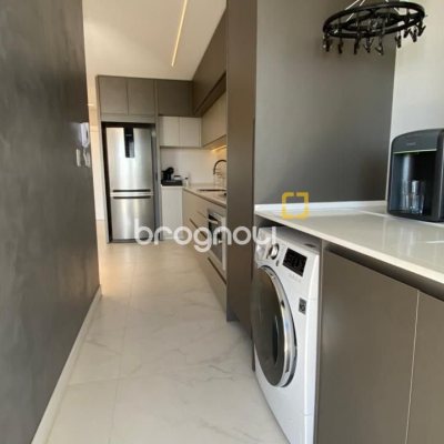 Apartamento com 111m², 3 quartos (sendo 2 suítes), 2 garagens, no bairro Estreito em Florianópolis