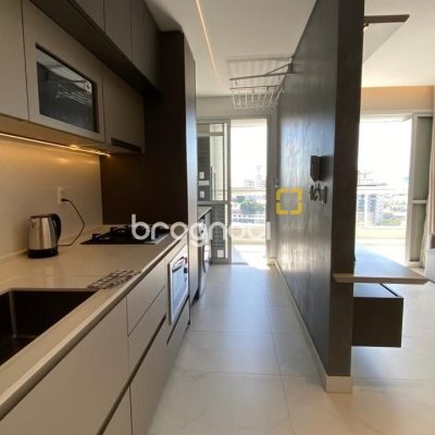 Apartamento com 111m², 3 quartos (sendo 2 suítes), 2 garagens, no bairro Estreito em Florianópolis