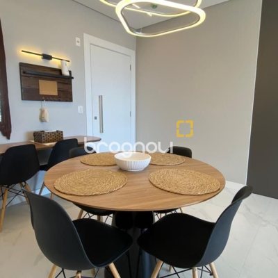 Apartamento com 111m², 3 quartos (sendo 2 suítes), 2 garagens, no bairro Estreito em Florianópolis