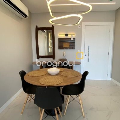 Apartamento com 111m², 3 quartos (sendo 2 suítes), 2 garagens, no bairro Estreito em Florianópolis