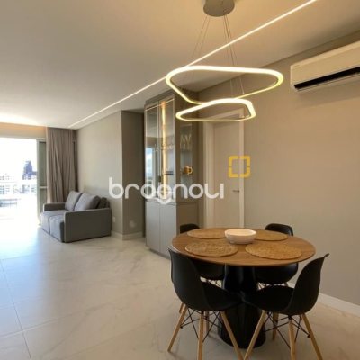 Apartamento com 111m², 3 quartos (sendo 2 suítes), 2 garagens, no bairro Estreito em Florianópolis