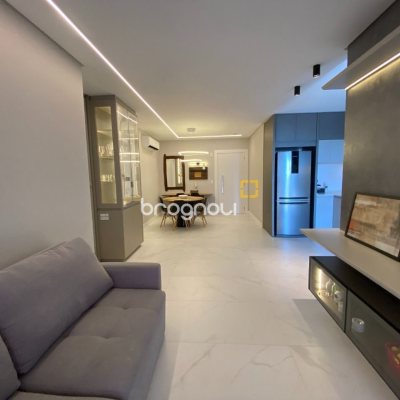 Apartamento com 111m², 3 quartos (sendo 2 suítes), 2 garagens, no bairro Estreito em Florianópolis